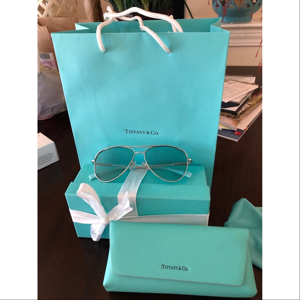 Tiffany’s Pilot Sunglasses Diamond Point
